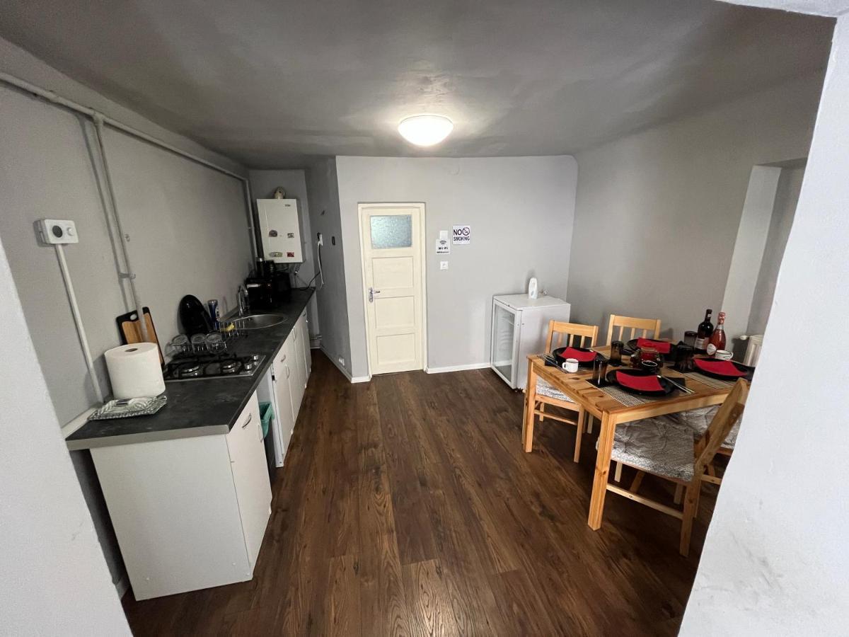 Grey House Apartment Brasov Bagian luar foto