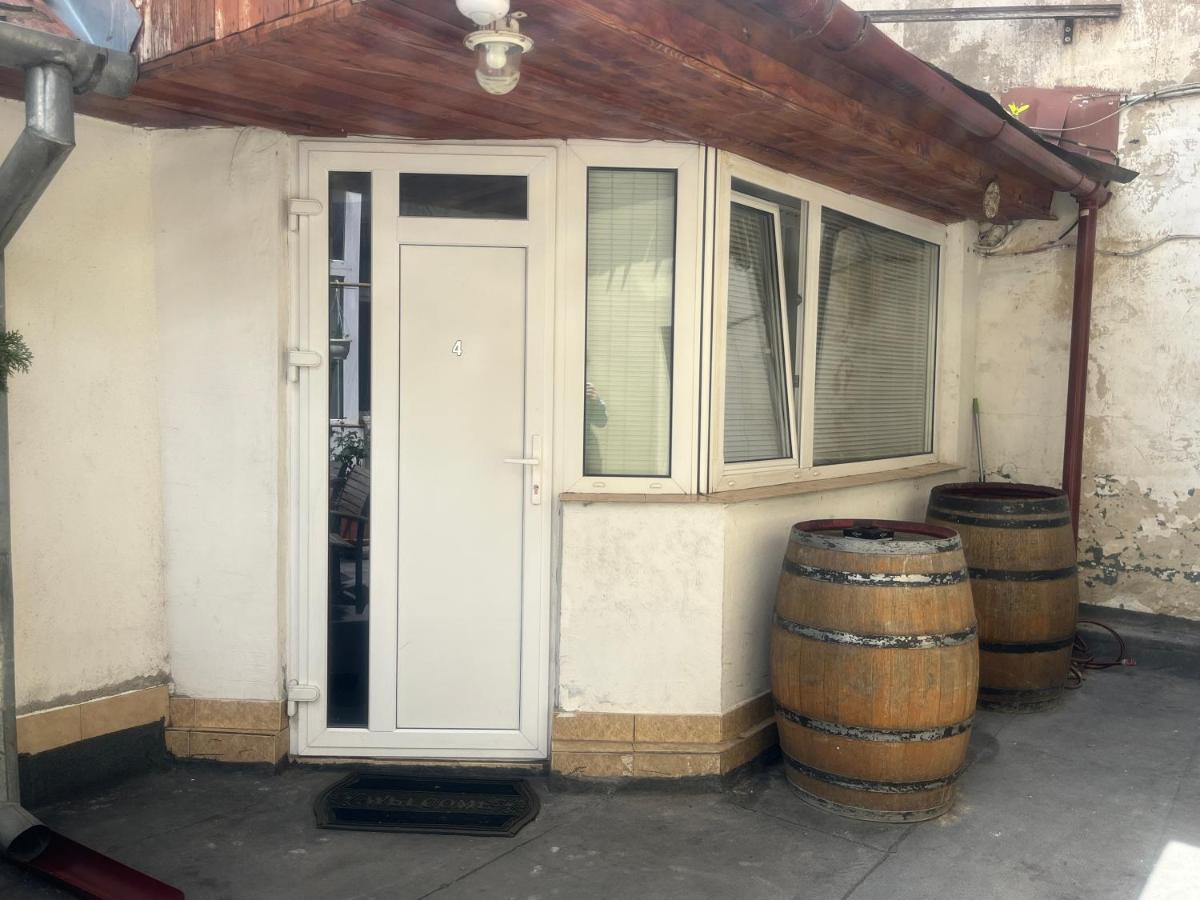 Grey House Apartment Brasov Bagian luar foto