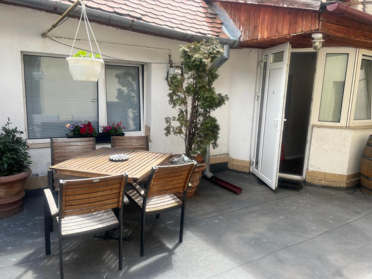 Grey House Apartment Brasov Bagian luar foto