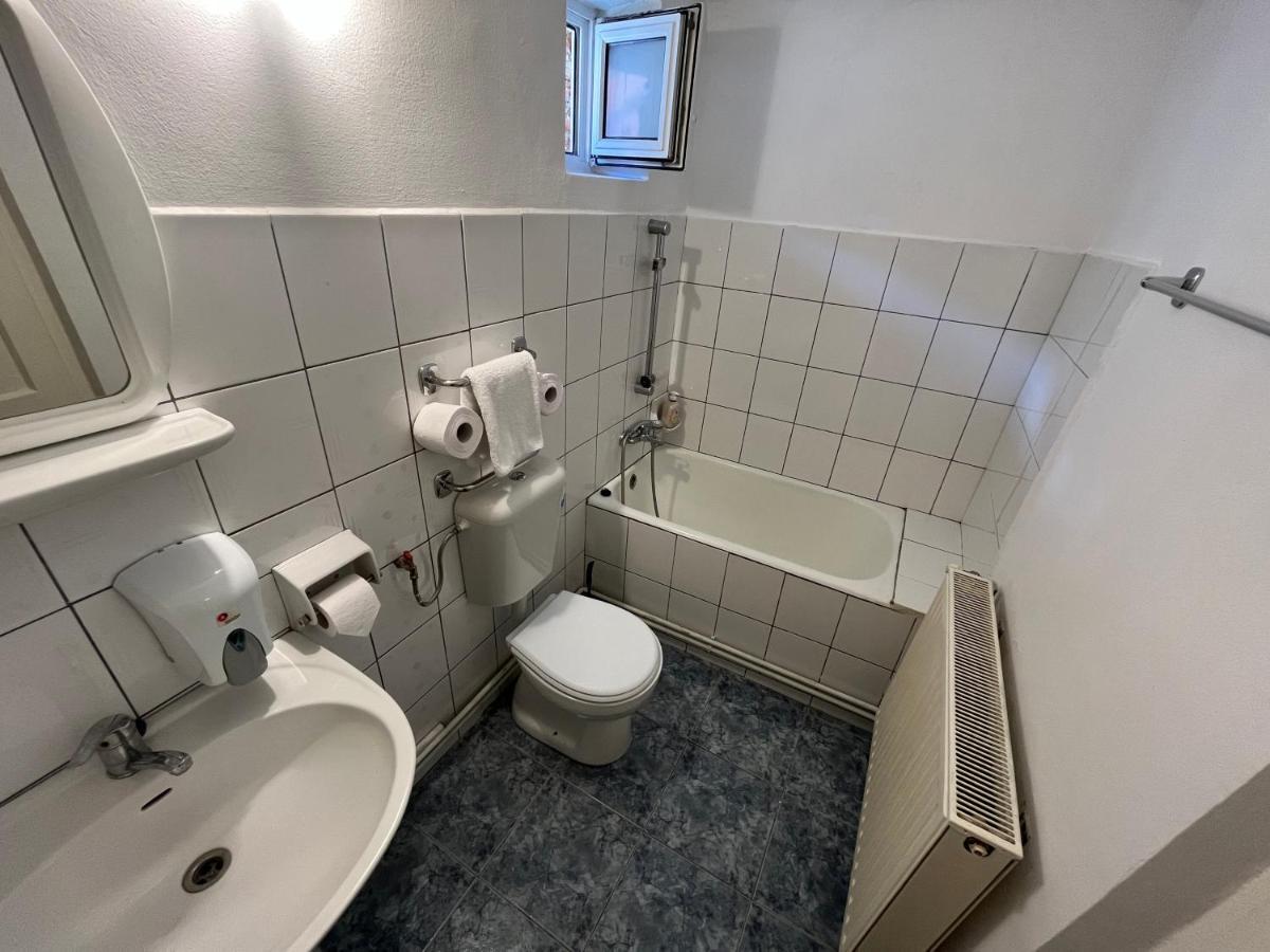 Grey House Apartment Brasov Bagian luar foto