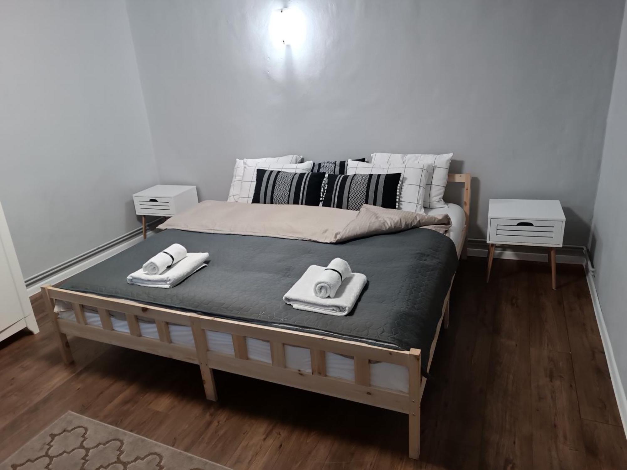 Grey House Apartment Brasov Bagian luar foto